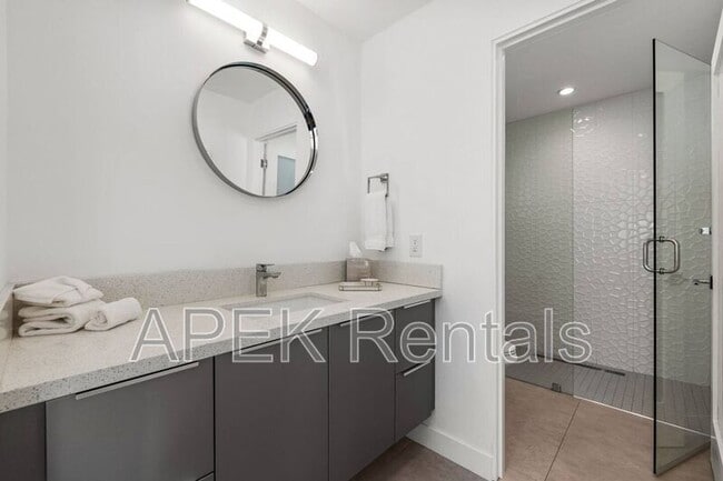 Building Photo - 945 N Buttonwillow Cir