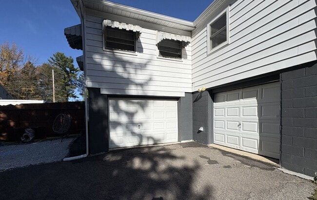 Building Photo - 22 Savannah St