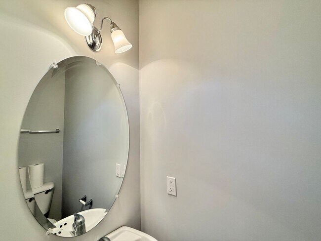 Building Photo - **OFFERING REFUNDABLE APPLICATION FEES & $100 MOVE IN PROMOTION** Charming 3BD, 2.5BA Raleigh Tow...