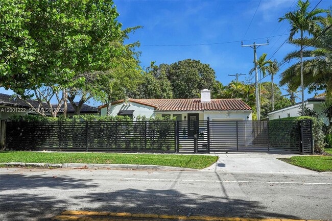 Building Photo - 2311 SW 9th Ave