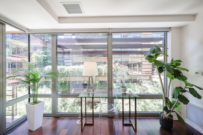 Building Photo - 7121 E Rancho Vista Dr