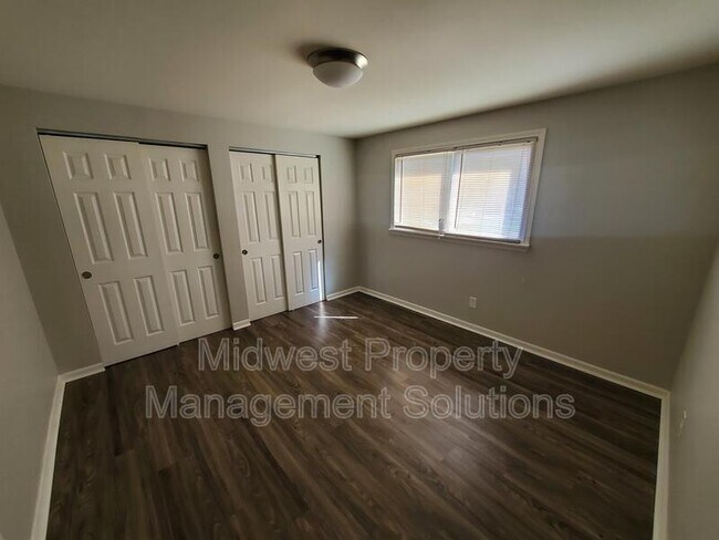 Building Photo - 1857 E 8th St