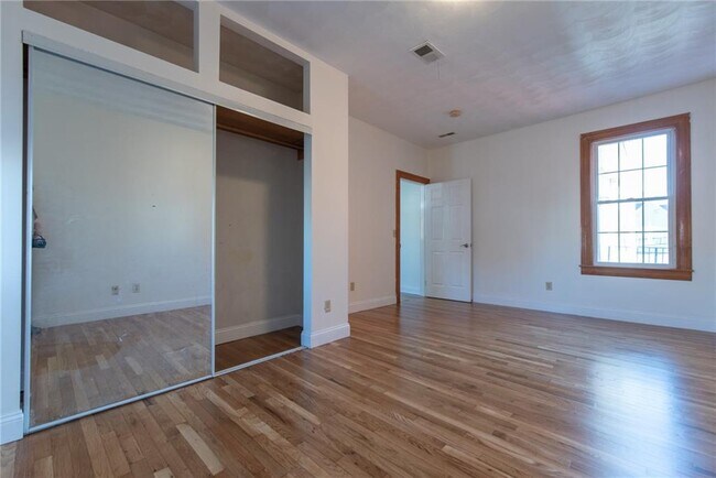 Building Photo - 29 Marlborough Ave