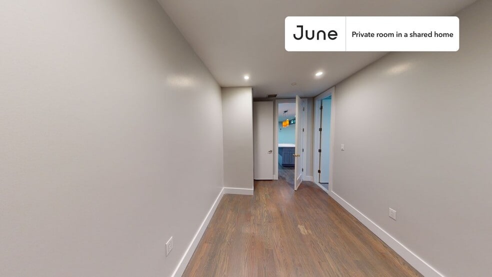 Building Photo - Room in Shared 3 bed/3 bath home