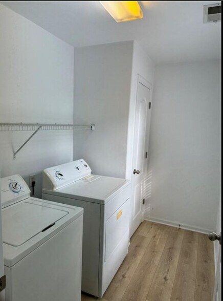 Building Photo - 432 Hartsdale Rd