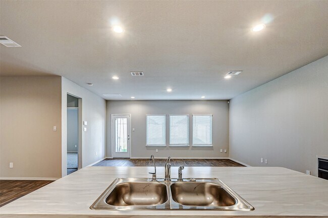 Building Photo - 21323 Pne Ml Dr