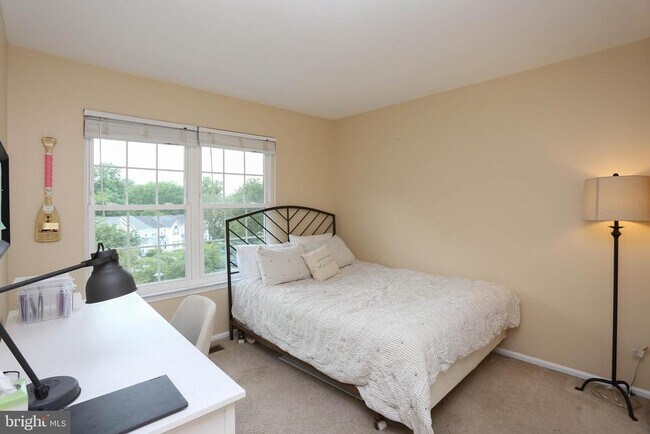 Building Photo - 4723 Leyden Way
