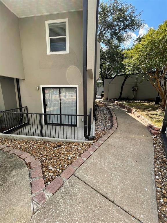 Building Photo - 935 La Posada Dr