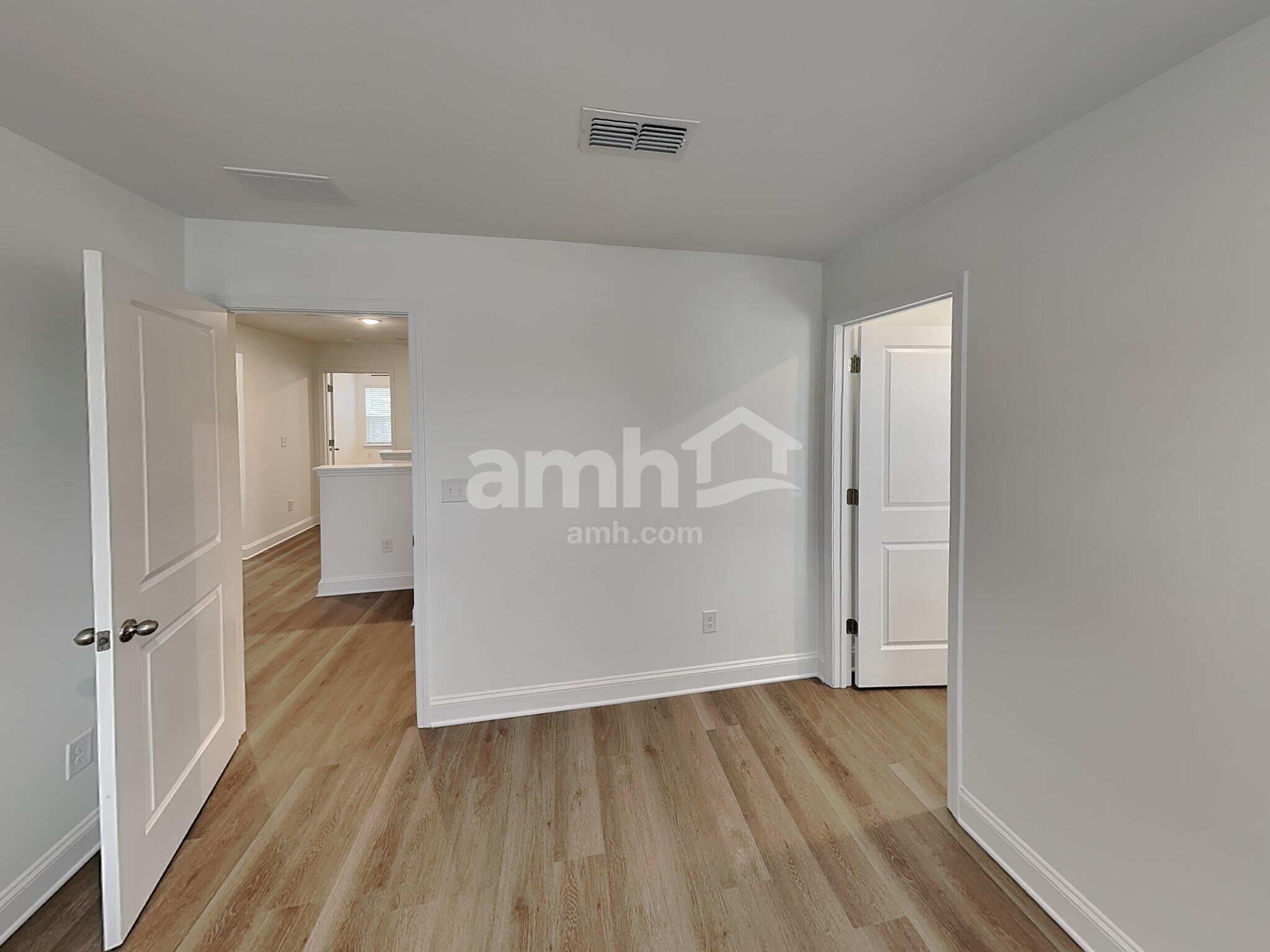 Building Photo - 5006 Twin River Dr