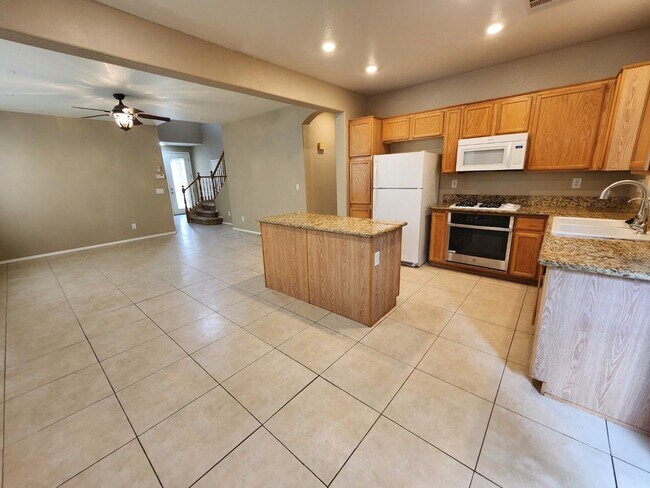 Building Photo - Charming 3 bedroom home with great curb ap...