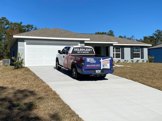 Building Photo - Desirable SW Ocala Neighborhood 4/2/2 *WON'T LAST*