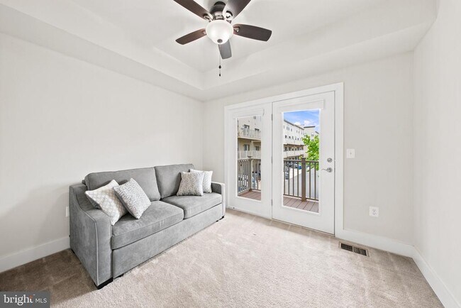 Building Photo - 44730 Tiverton Sq