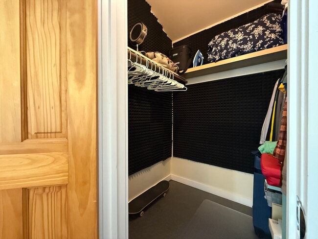 Building Photo - Beautiful One-Bedroom Condo near the Heart of Downtown SLC!