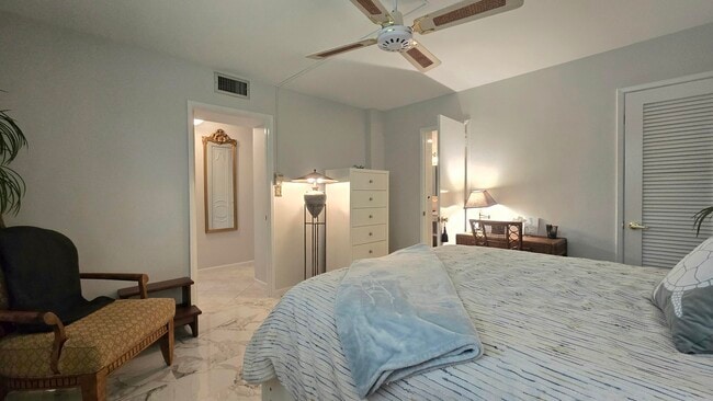 Building Photo - 1161 Hillsboro Mile