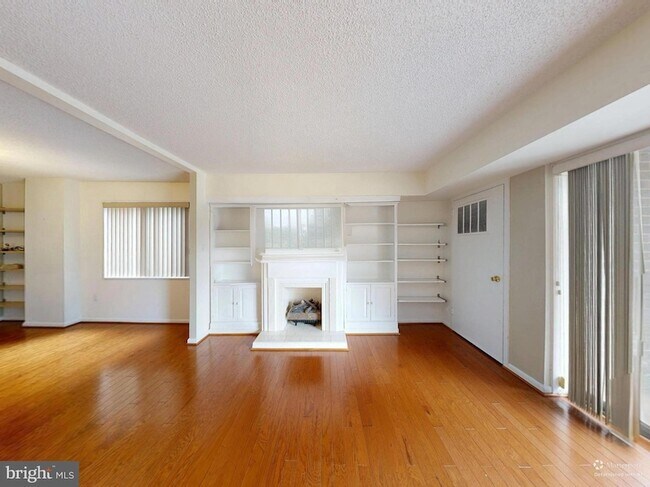 Building Photo - 200 N Pickett St