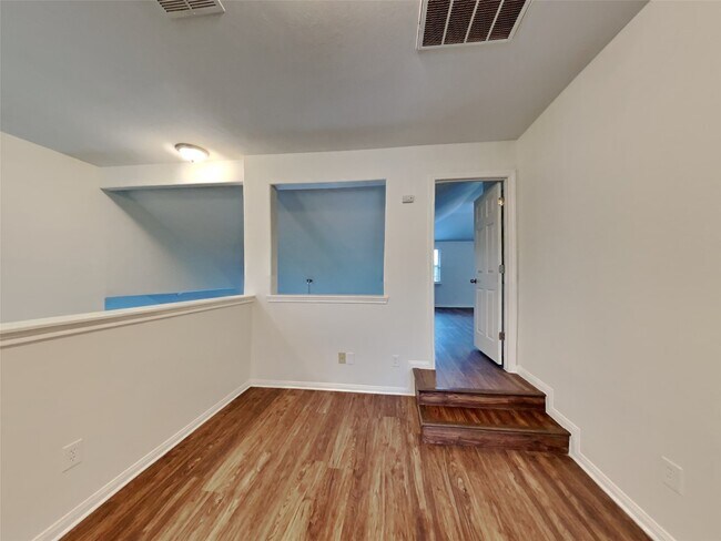 Building Photo - 30710 Country Meadows Dr