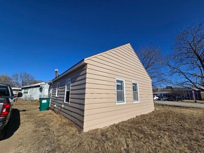 Building Photo - 158 S Roosevelt Rd