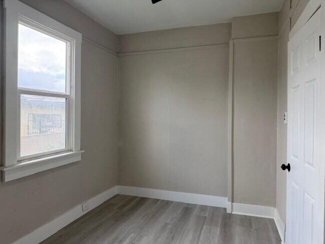 Building Photo - Charming 2-Bed, 1-Bath Home in San Diego (92102)