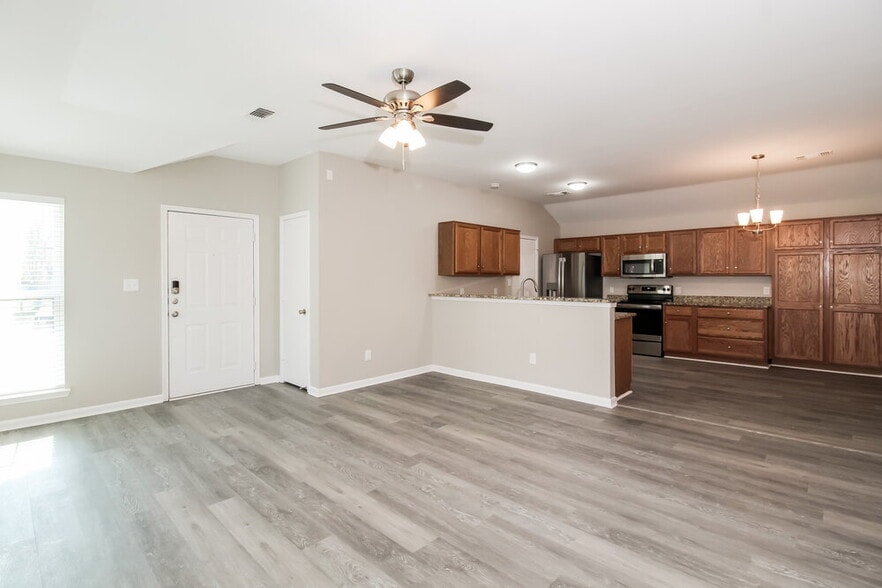 Building Photo - 825 Cruise St