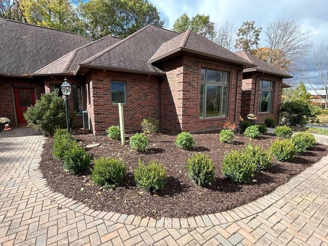 Primary Photo - 4 Bedroom 3.5 Bath House Furnished With At...