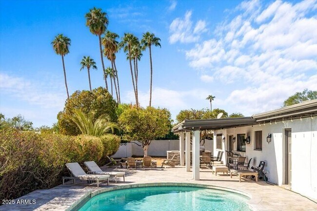 Building Photo - 6547 E Voltaire Ave