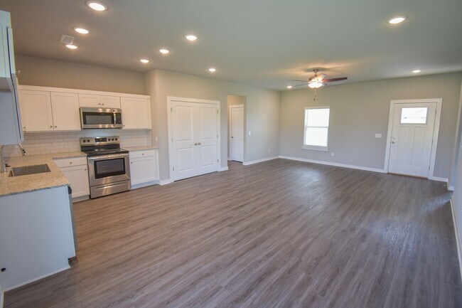 Building Photo - Beautiful 3 Bed 2 Bath Home in Farmington!
