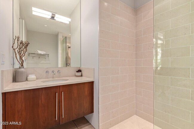 Building Photo - 4737 N Scottsdale Rd