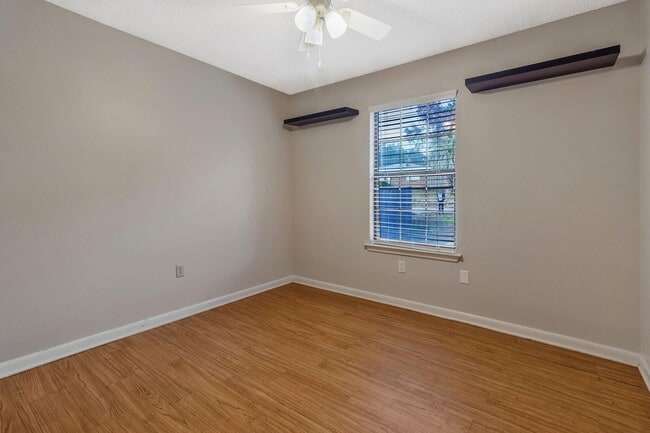 Building Photo - 400 31st St