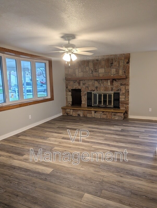 Building Photo - 7107 Volquardsen Ave