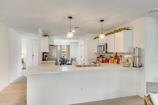 Building Photo - Bright & Spacious 3 Bedroom, 2 Bathroom Home with 2-Car Garage
