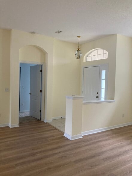 Building Photo - 1117 Compass Row