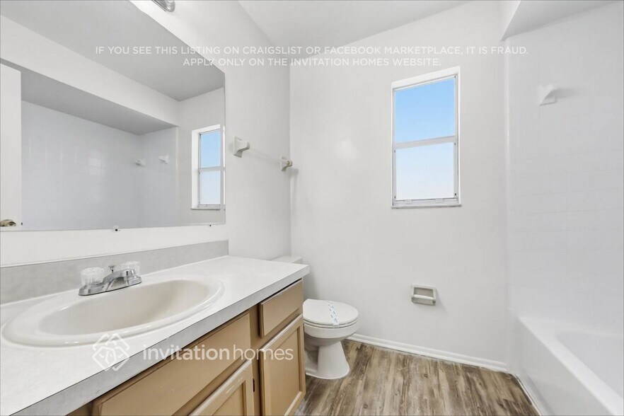Building Photo - 1005 Reynolds Ct