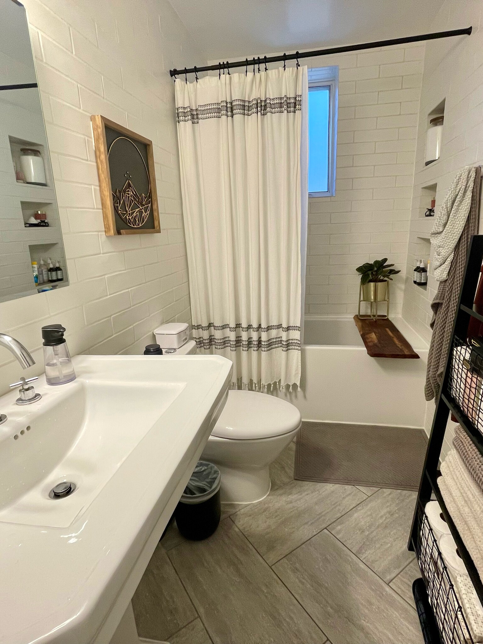 Building Photo - 308 Arno St NE