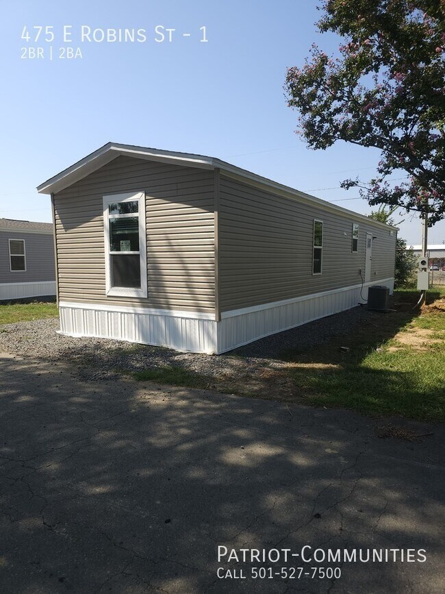 Building Photo - 475 E Robins St