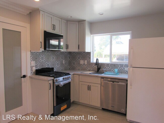 Building Photo - 2 br, 1.5 bath House - 8850 Laramie Avenue