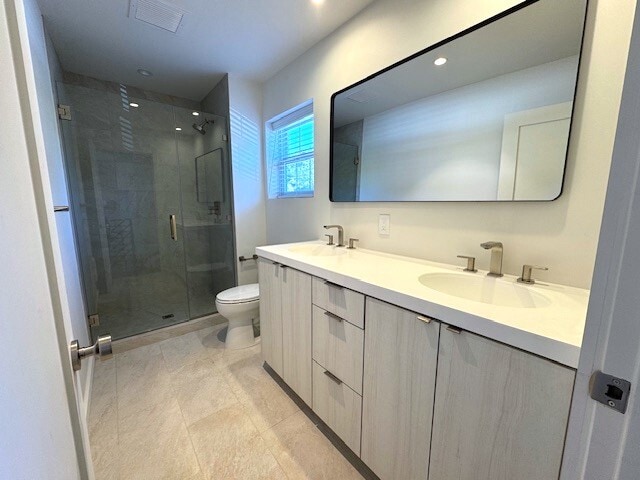 Building Photo - 784 Farmington Ave