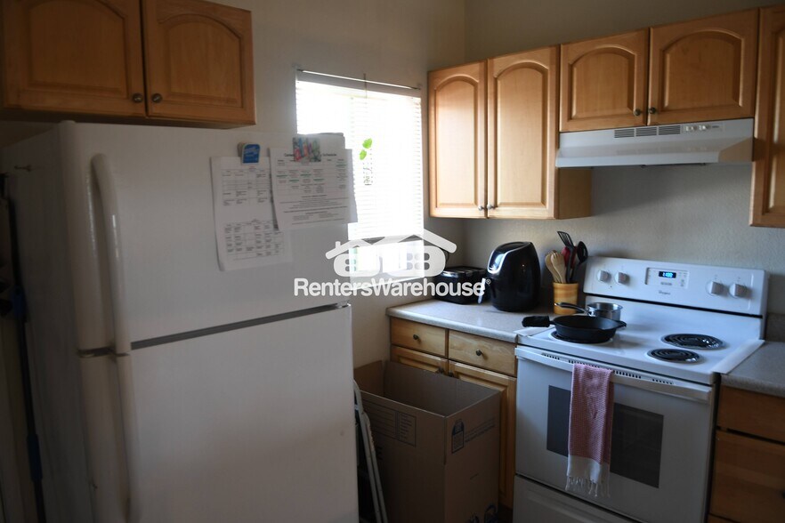 Building Photo - 1970 N Hartford St