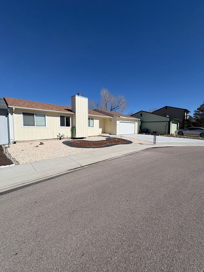 Building Photo - Amazing 1 Level Home in popular Southwest Location!