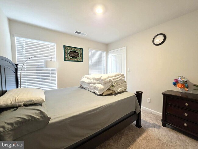 Building Photo - 407 Stream Valley Ct