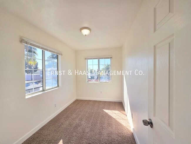 Building Photo - 5426 Lewis Ave