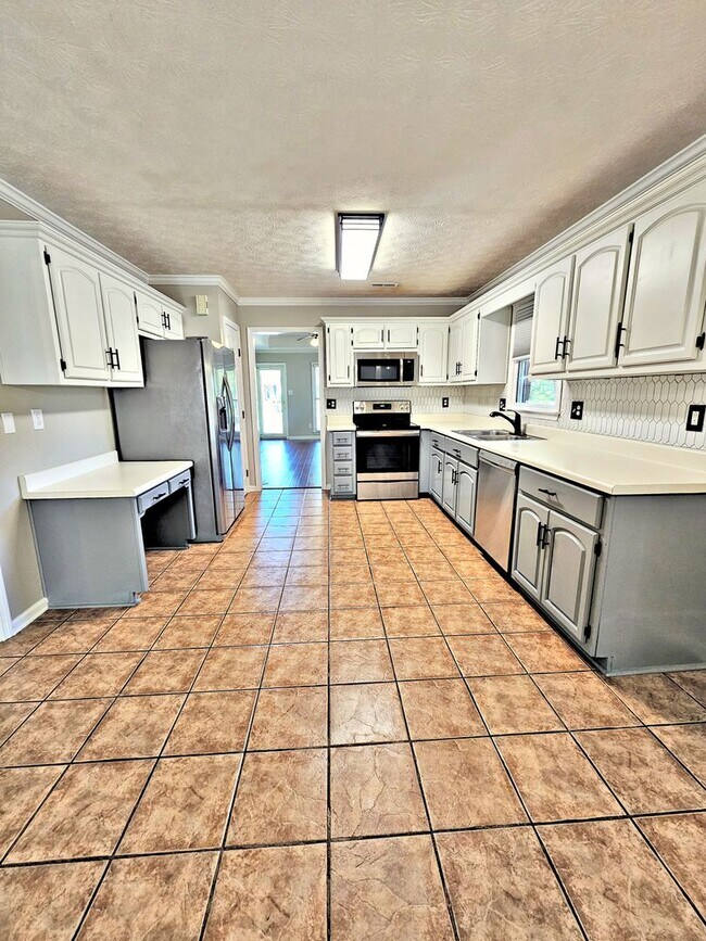 Building Photo - 2402 Harpeth Pl SW