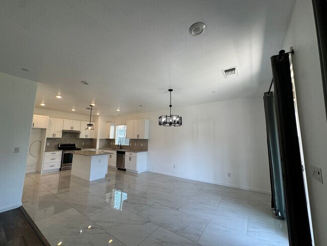 Building Photo - 2469 S Rogers Ln