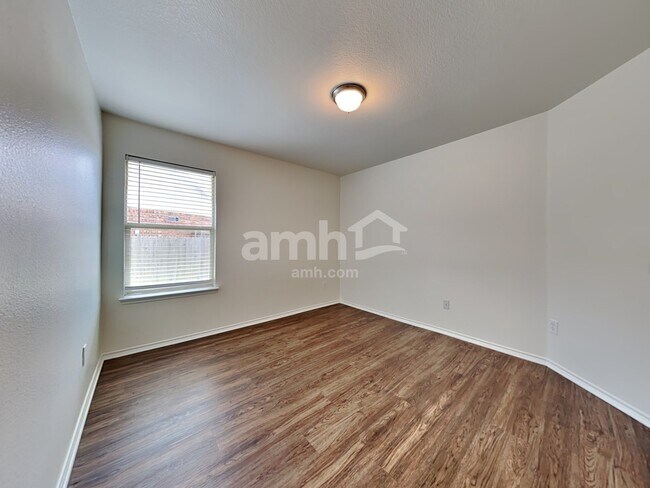 Building Photo - 2002 Wagon Trail