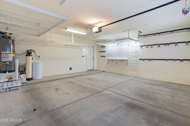 Building Photo - 12073 W Desert Mirage Dr