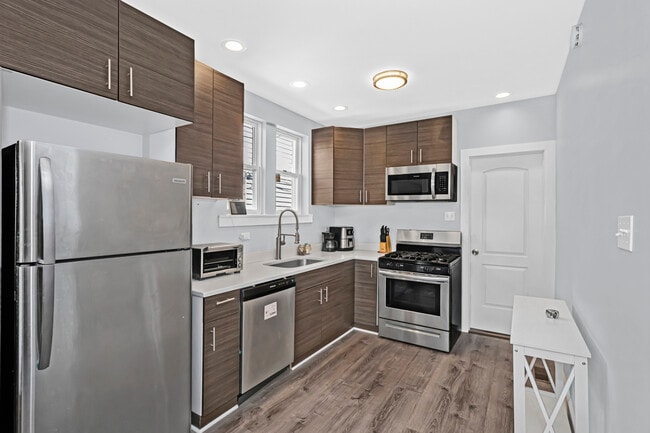 Building Photo - 9105 S Racine Ave