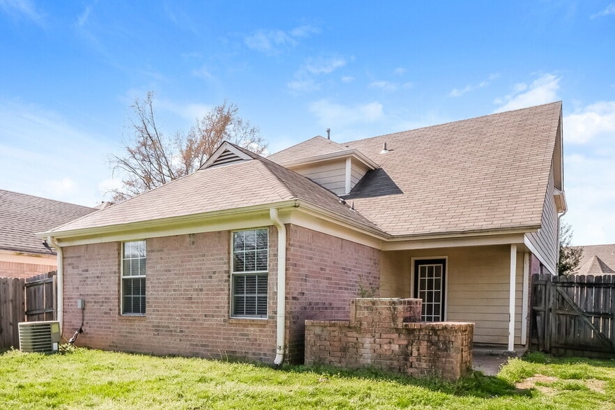 Building Photo - 1106 Cross Wood Ln