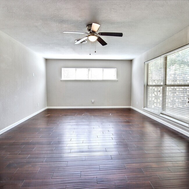 Building Photo - 1520 Sunnybrook Dr