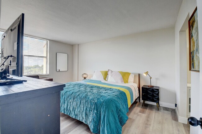 Building Photo - 600 Egret Cir