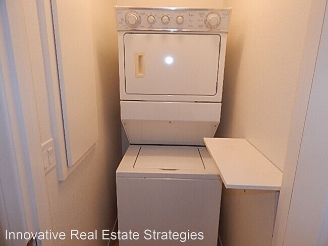 Building Photo - 3 br, 2.5 bath House - 9160 Column Court