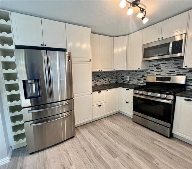 Building Photo - 5305 Summer Cir